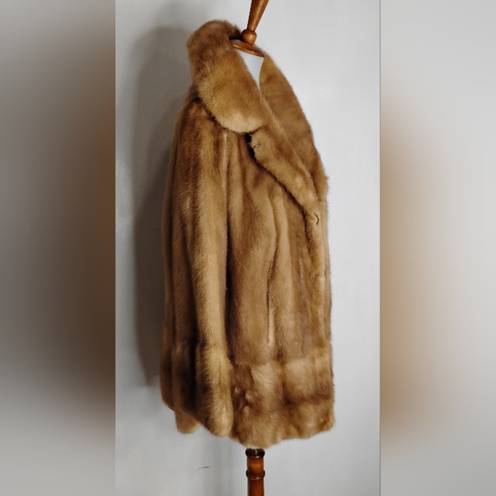 VINTAGE COLBERT MINK COAT - Picture 4 of 9